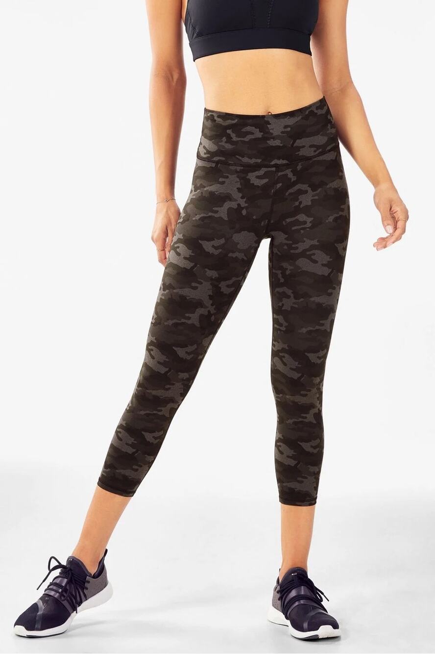 Fabletics High-Waisted Charcoal Heathered Camo Capri Capri Leggings Small